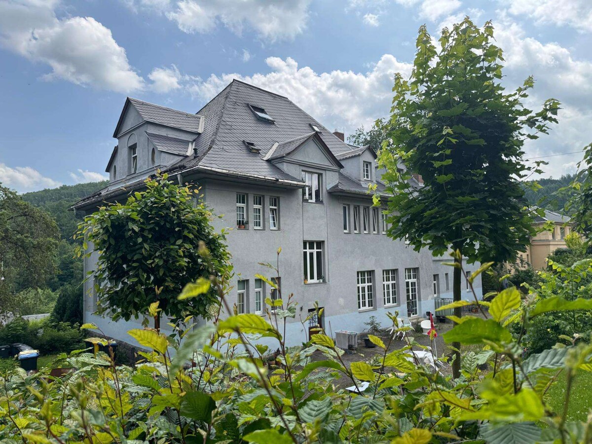 Großes Mehrfamilienhaus in zentraler Lage von Schneeberg!