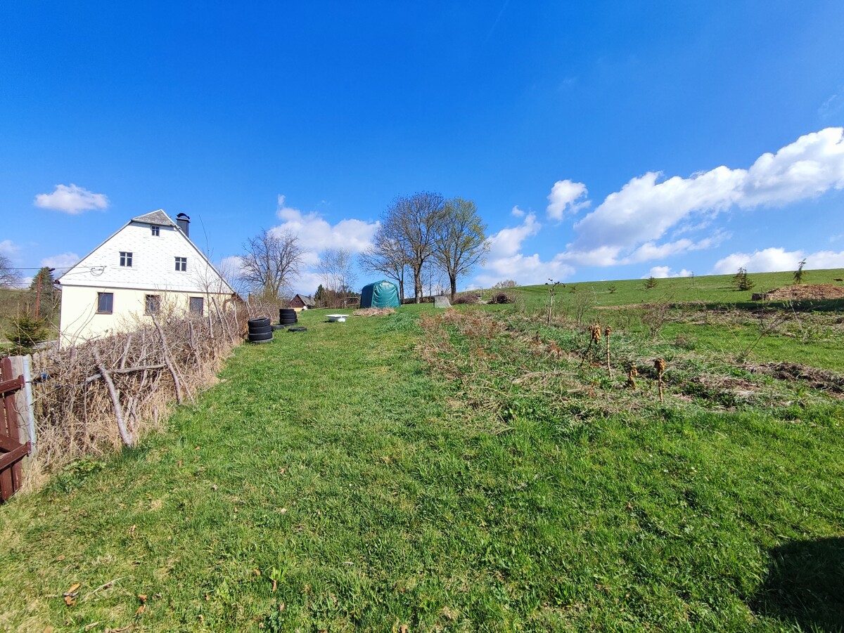 Riesiges Grundstück mit Einfamilienhaus zum Ausbau!
