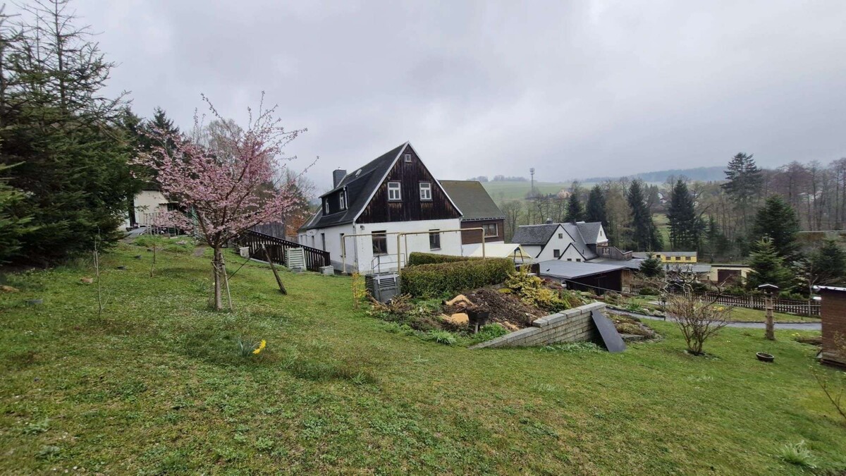Großes Einfamilienhaus mit Ausbauoption in ruhiger Lage!