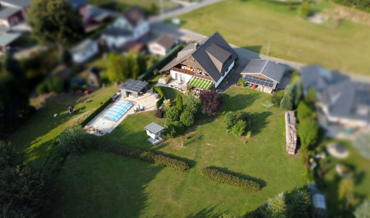 Tolles Anwesen mit großem Grundstück und Pool!