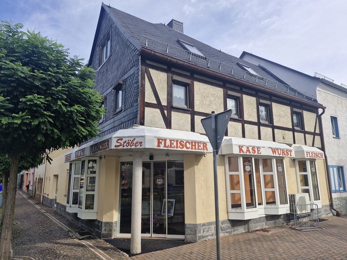 Hausansicht Wohn- und Geschäftshaus
