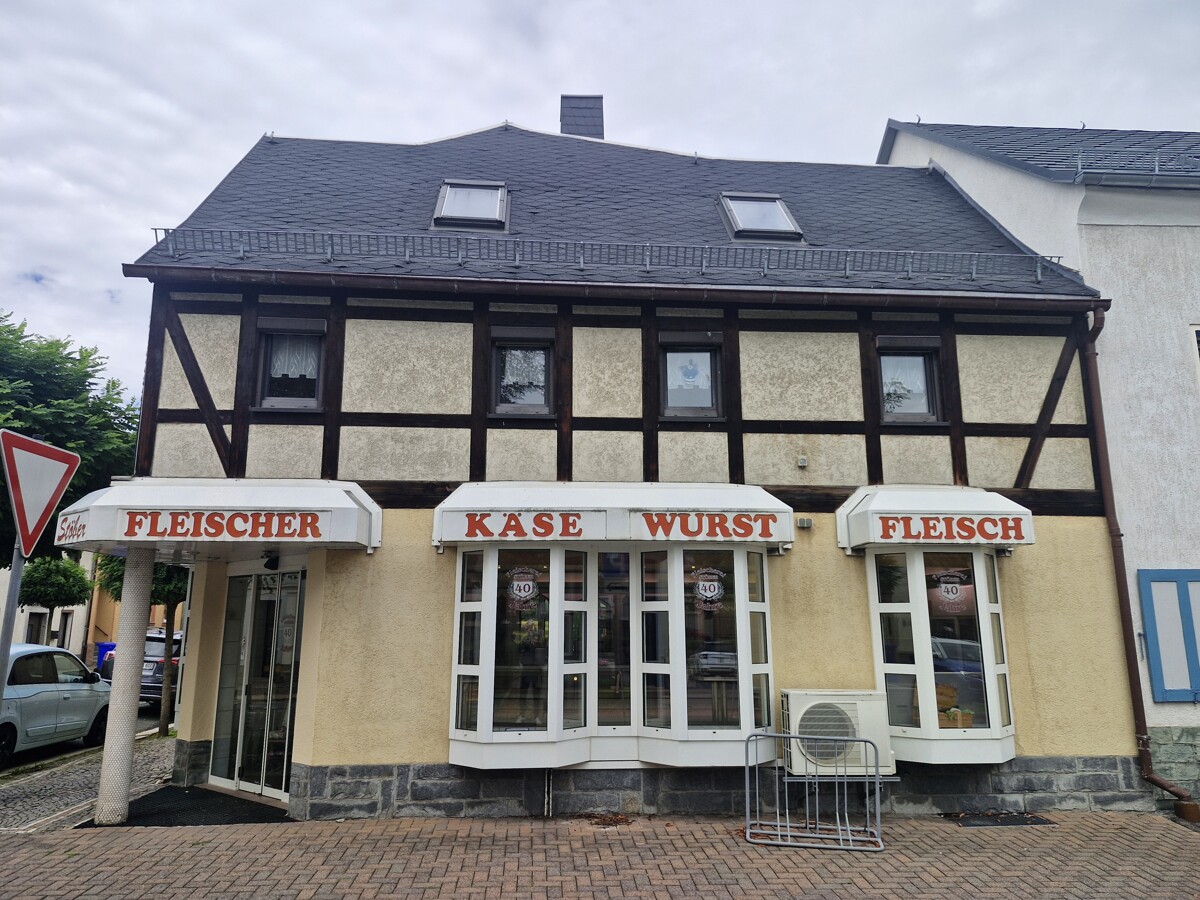Hausansicht Wohn- und Geschäftshaus
